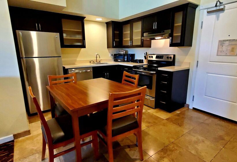 فندق Best Western Plus Northwoods Inn