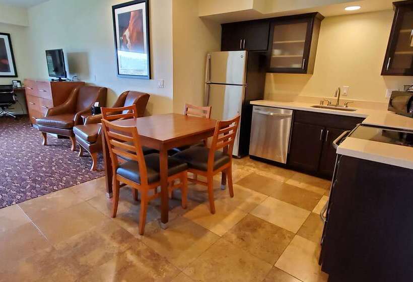 فندق Best Western Plus Northwoods Inn