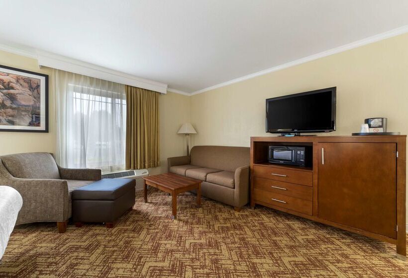 فندق Best Western Plus Northwoods Inn