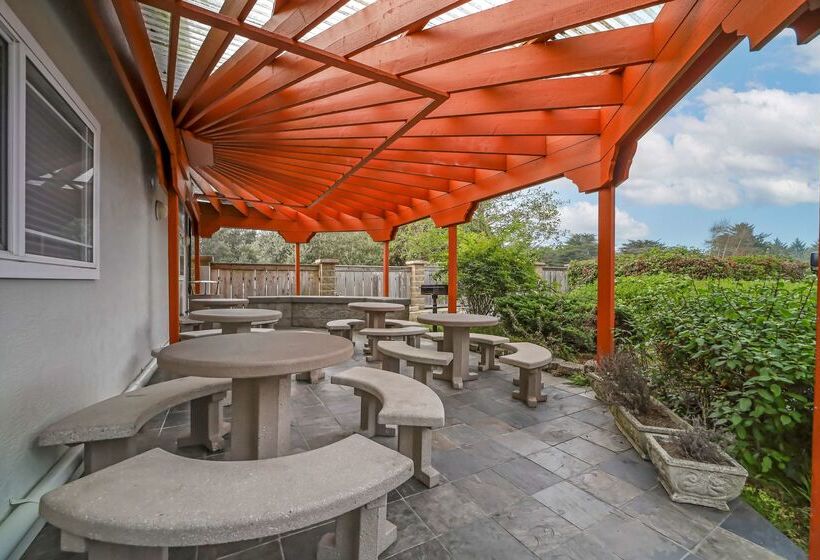 فندق Best Western Plus Northwoods Inn