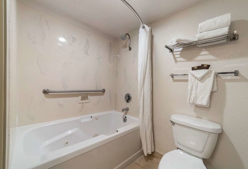 فندق Best Western Plus Northwoods Inn