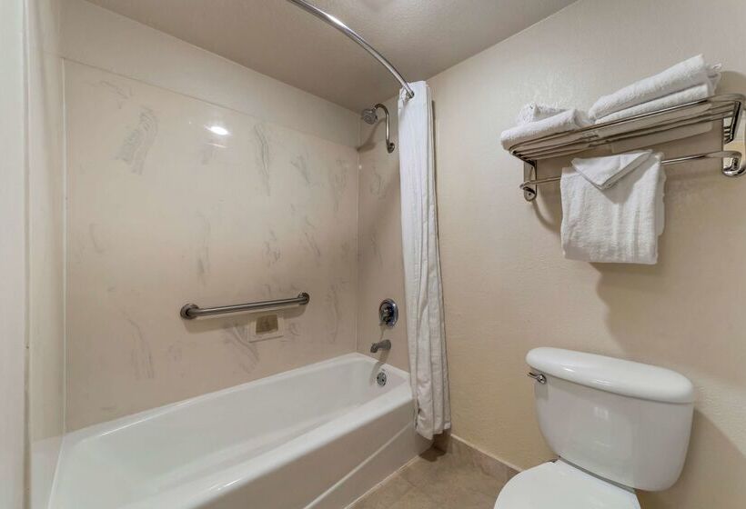 فندق Best Western Plus Northwoods Inn