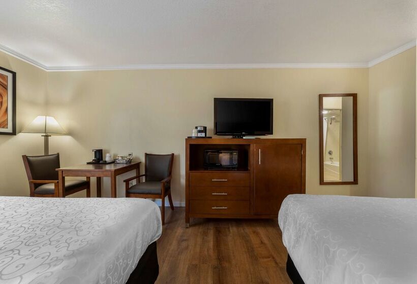 فندق Best Western Plus Northwoods Inn