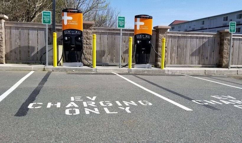 فندق Best Western Plus Northwoods Inn