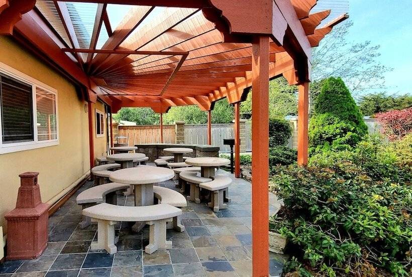 فندق Best Western Plus Northwoods Inn