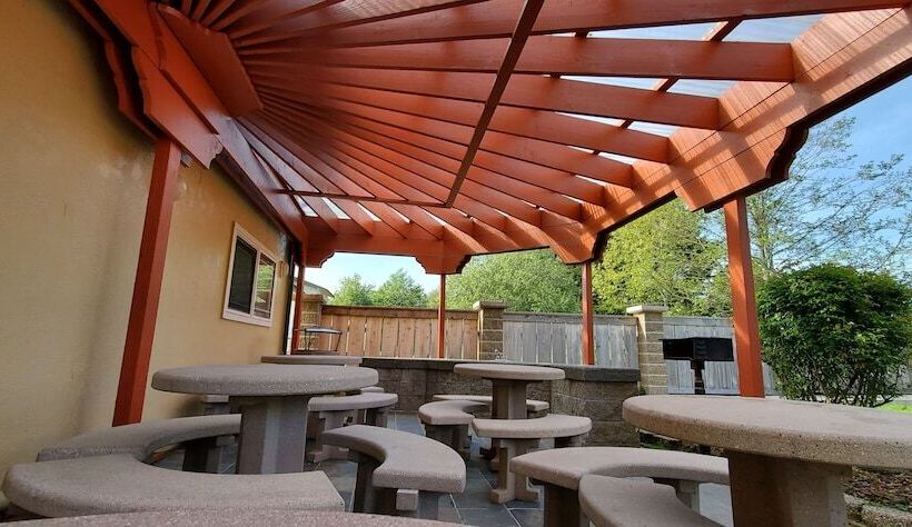 فندق Best Western Plus Northwoods Inn