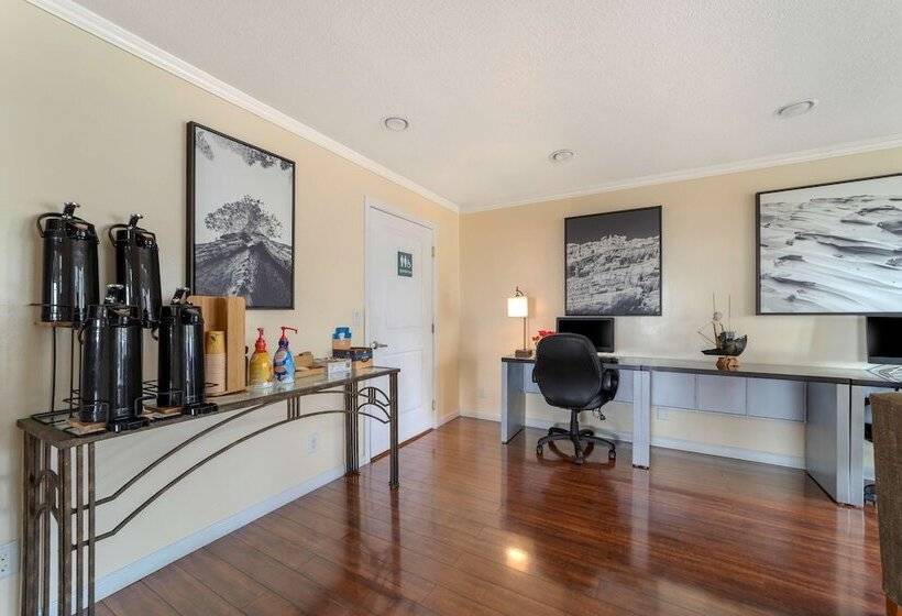 فندق Best Western Plus Northwoods Inn