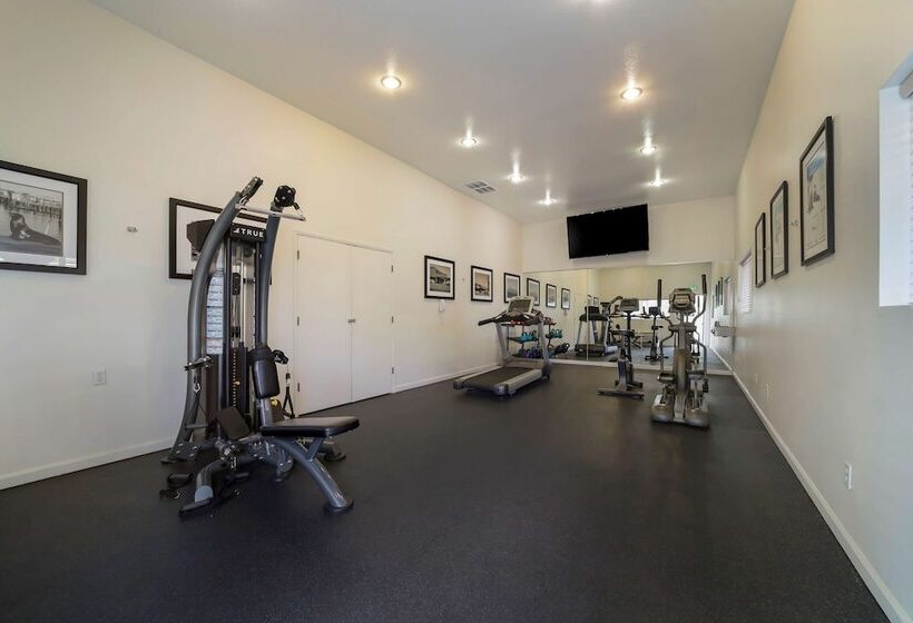 فندق Best Western Plus Northwoods Inn