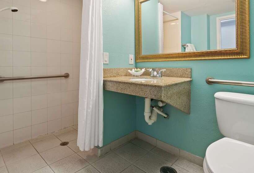 هتل Best Western Plus Oceanside Inn