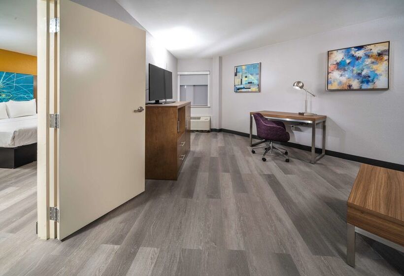 ホテル Best Western Plus Raleigh Crabtree Valley