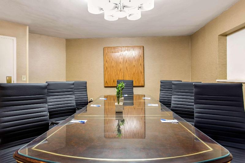 ホテル Best Western Plus Raleigh Crabtree Valley