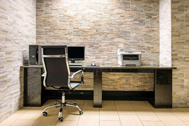 ホテル Best Western Plus Raleigh Crabtree Valley