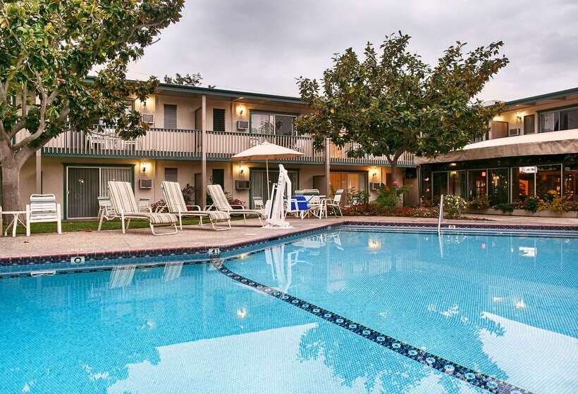 בית מלון כפרי Best Western Plus Santa Barbara