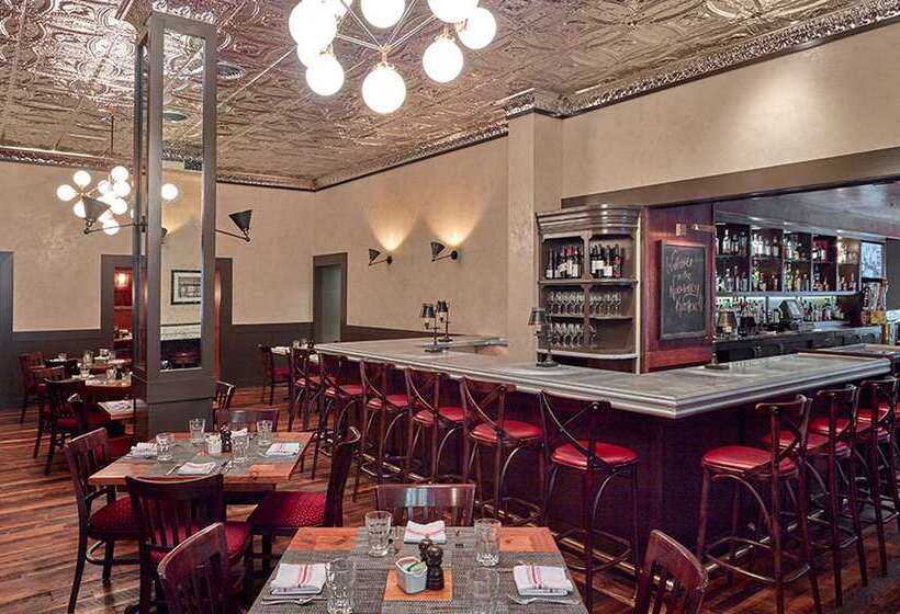 호텔 Best Western Plus The Normandy Inn & Suites