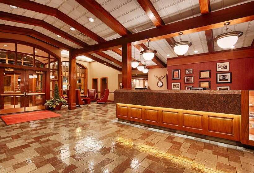 هتل Best Western Plus The Normandy Inn & Suites