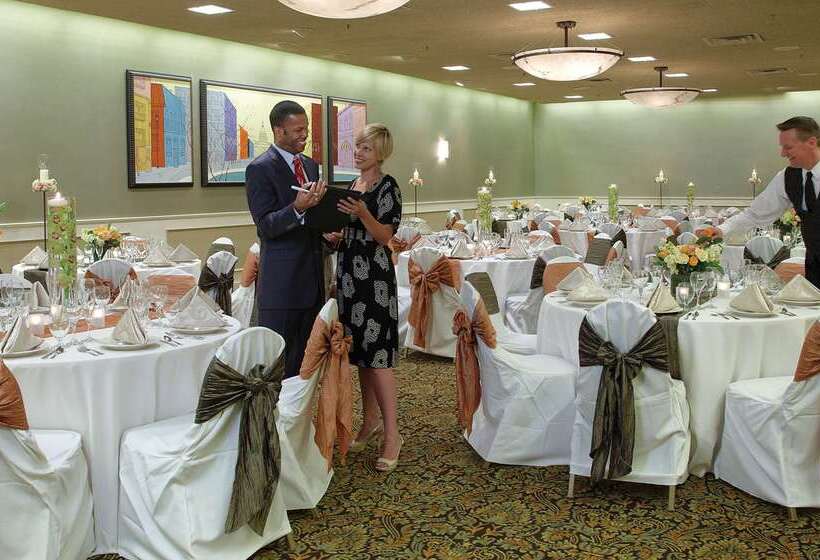 هتل Best Western Plus The Normandy Inn & Suites