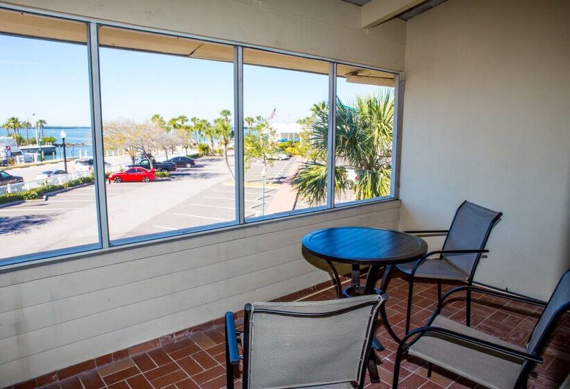 ホテル Best Western Plus Yacht Harbor Inn