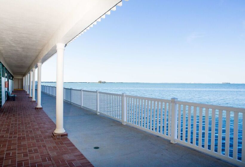 ホテル Best Western Plus Yacht Harbor Inn