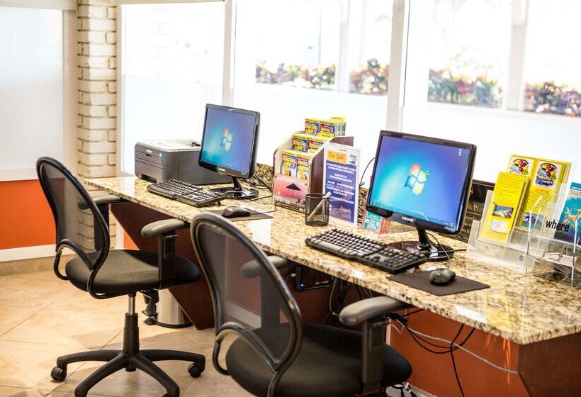 Отель Best Western Plus Yacht Harbor Inn