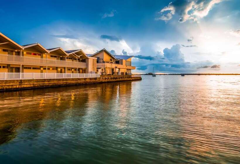 ホテル Best Western Plus Yacht Harbor Inn