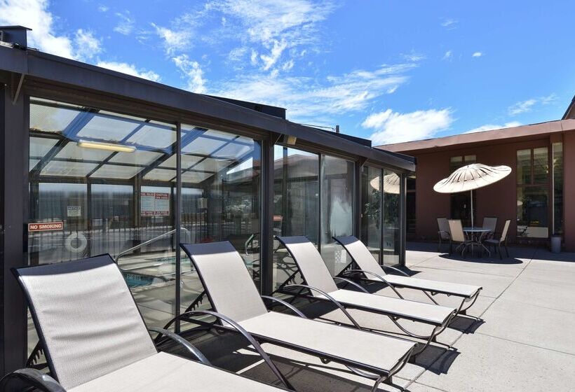 هتل Best Western Pony Soldier Inn & Suites