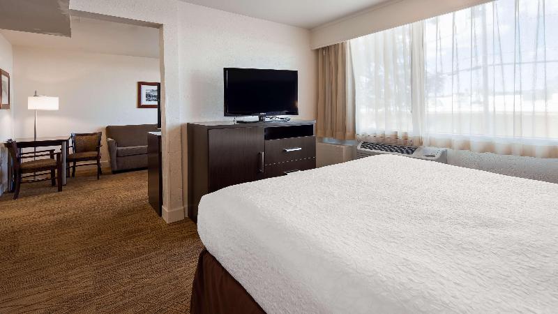 هتل Best Western Pony Soldier Inn & Suites