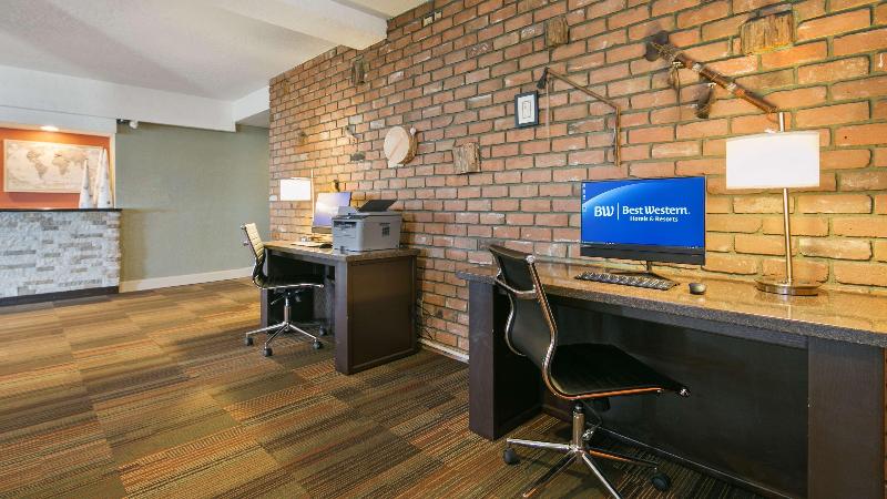 هتل Best Western Pony Soldier Inn & Suites