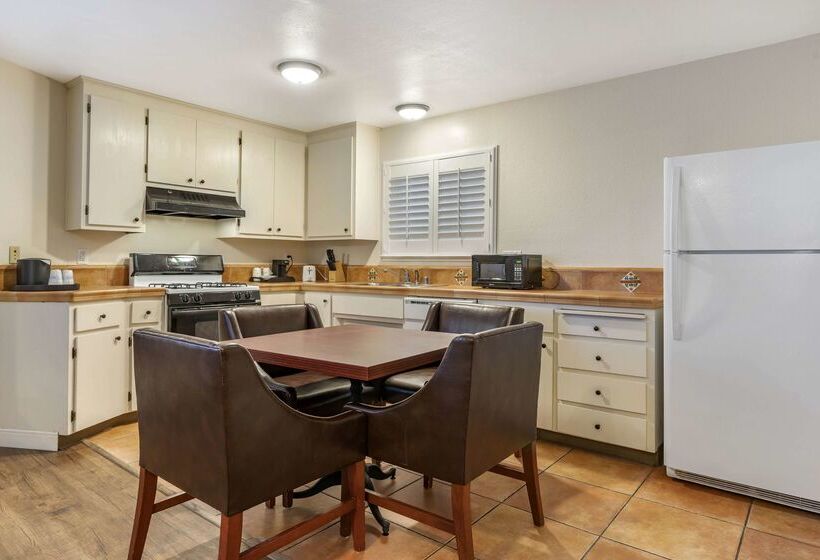 فندق Best Western Rose Garden Inn