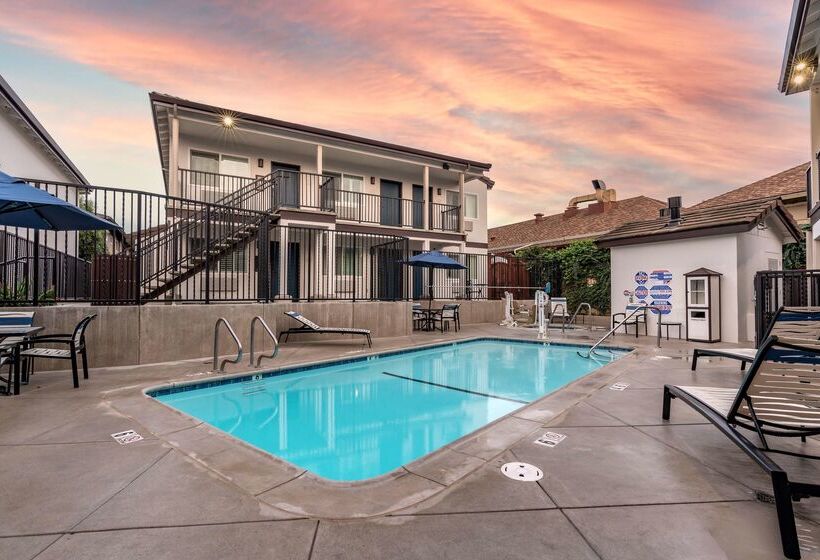 فندق Best Western Rose Garden Inn