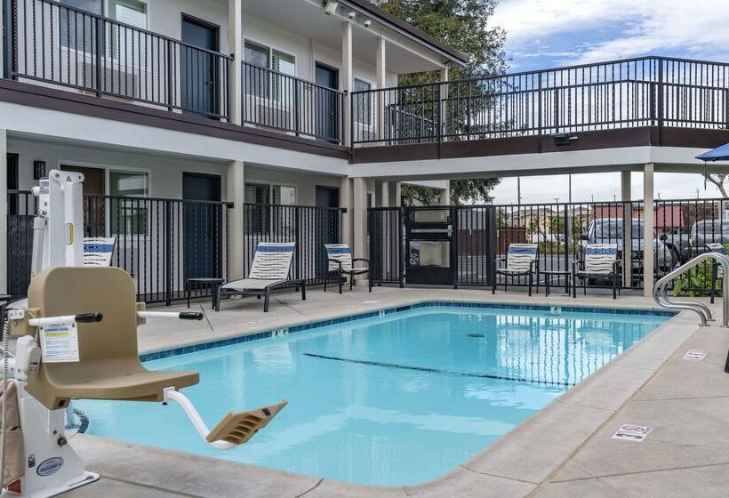 فندق Best Western Rose Garden Inn