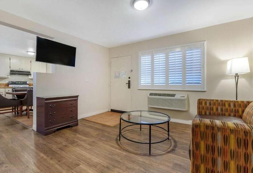 فندق Best Western Rose Garden Inn