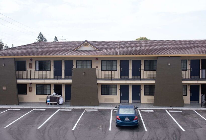 Отель Best Western Sonoma Winegrower's Inn