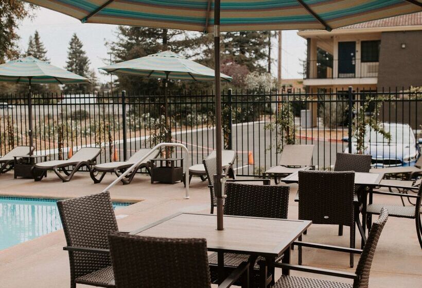 Отель Best Western Sonoma Winegrower's Inn
