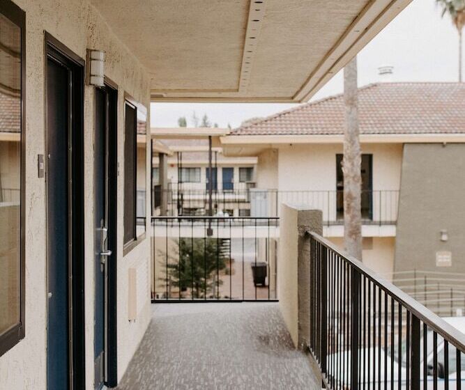 Отель Best Western Sonoma Winegrower's Inn