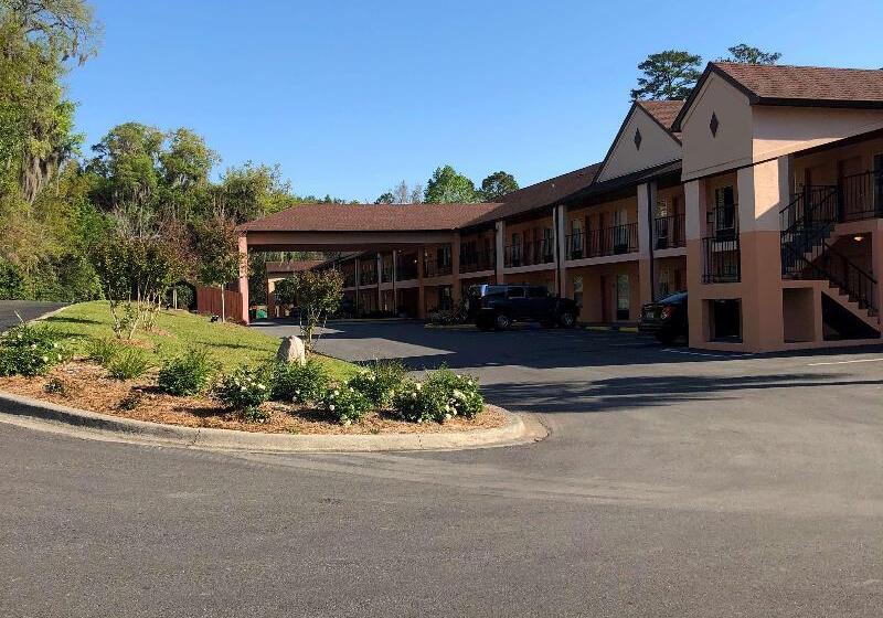 בית מלון כפרי Best Western Tallahasseedowntown Inn And Suites