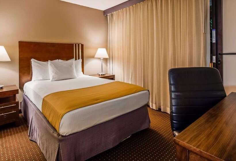 هتل Best Western Yacht Harbor