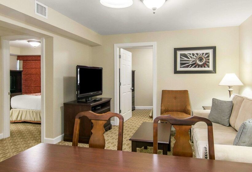 בית מלון כפרי Bluegreen Vacations Patrick Henry Sqr, Ascend Resort Collection