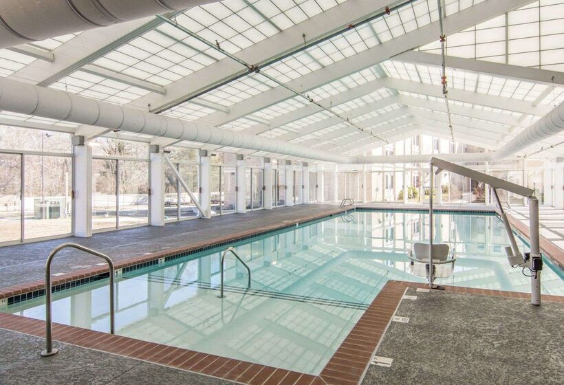 בית מלון כפרי Bluegreen Vacations Patrick Henry Sqr, Ascend Resort Collection