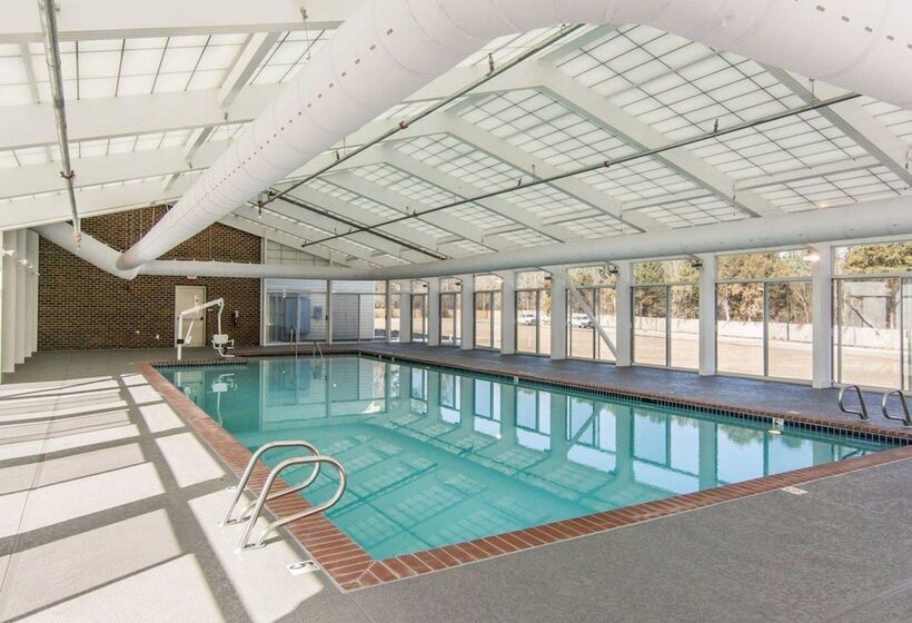 בית מלון כפרי Bluegreen Vacations Patrick Henry Sqr, Ascend Resort Collection