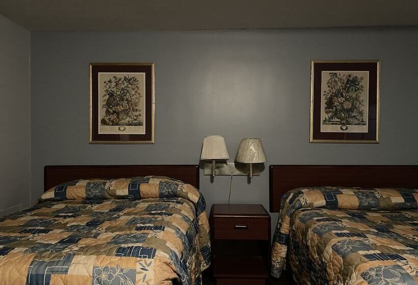 فندق Budget Host Three Crowns Motor Lodge