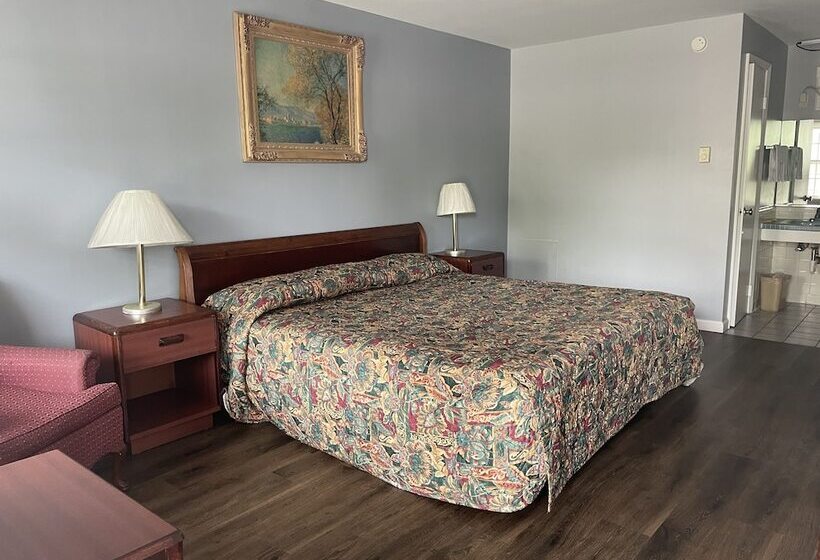 فندق Budget Host Three Crowns Motor Lodge