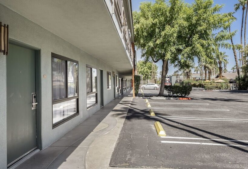 ホテル Caliente Tropics