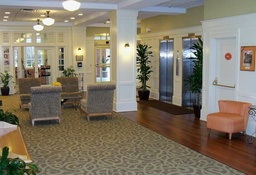 בית מלון כפרי Cavalier Inn At The University