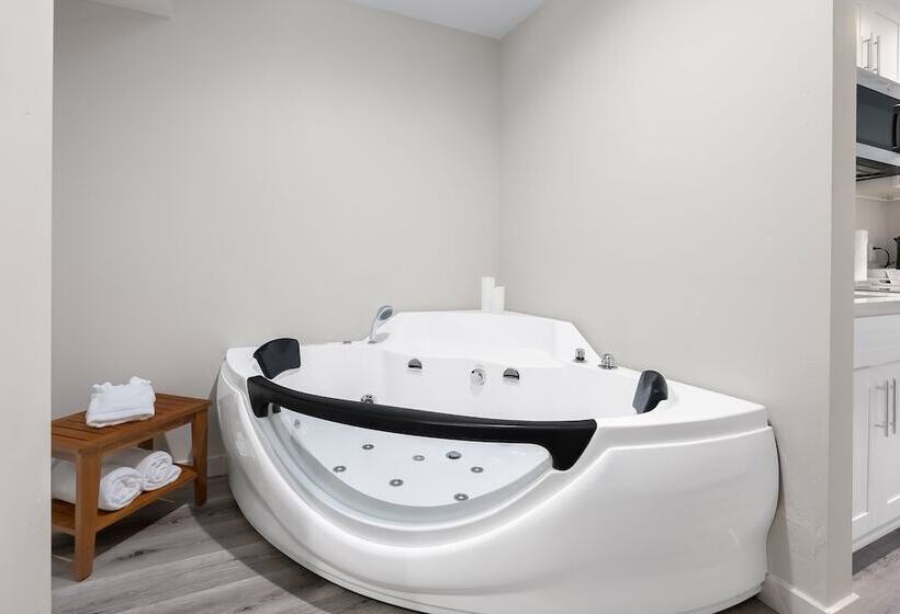 Cedar Street Hotel & Suites