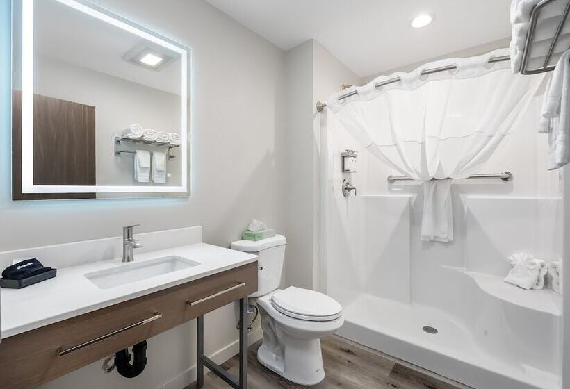 Cedar Street Hotel & Suites