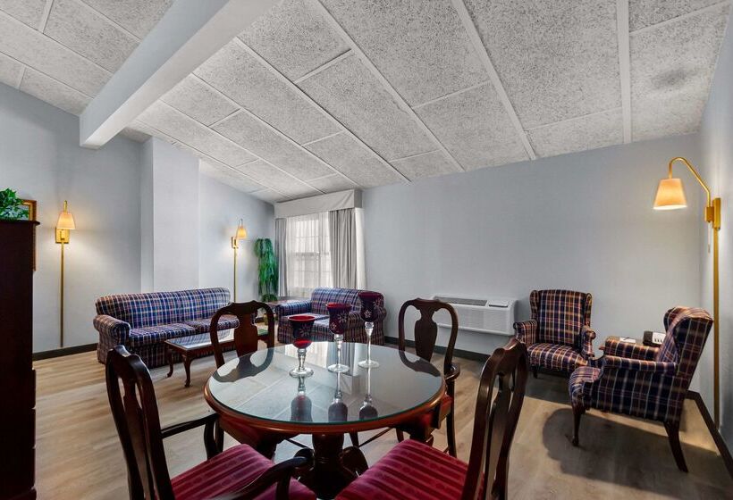 호텔 Clarion Inn Falls Church-Arlington