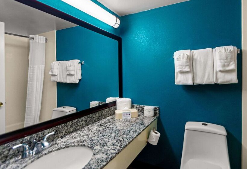 호텔 Clarion Inn Falls Church-Arlington