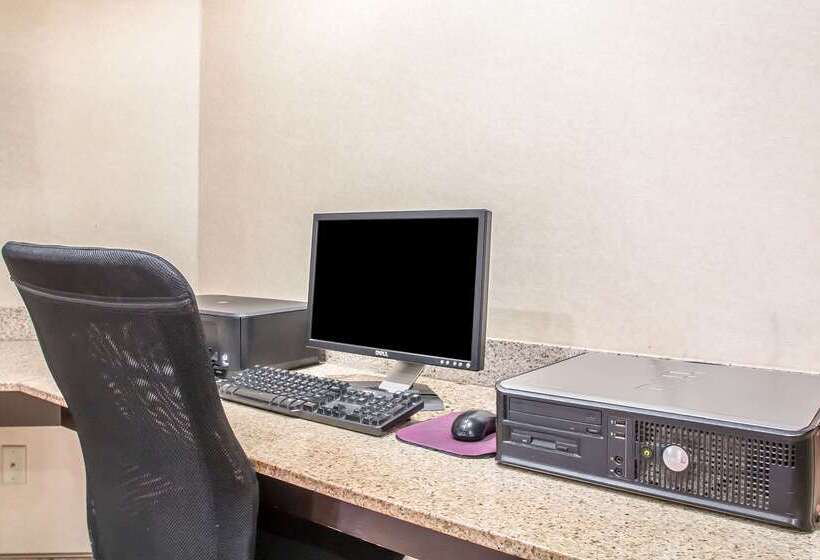 فندق Comfort Inn & Suites Rochelle   Dekalb