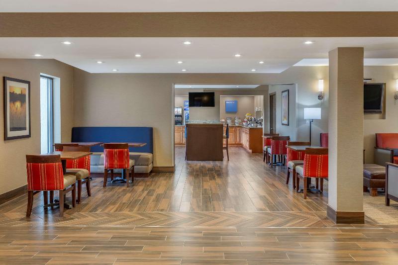 فندق Comfort Inn & Suites Rochelle   Dekalb