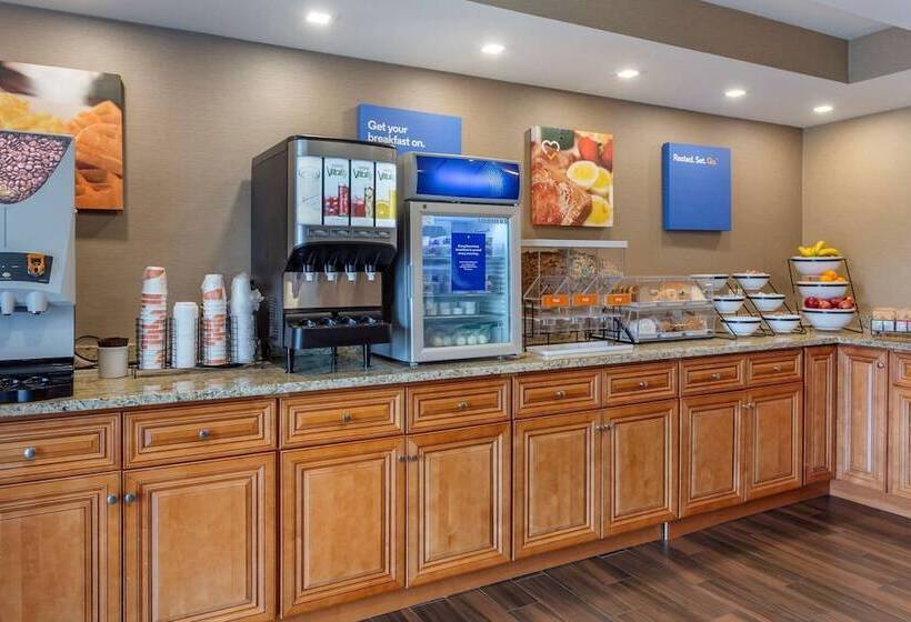 فندق Comfort Inn & Suites Rochelle   Dekalb
